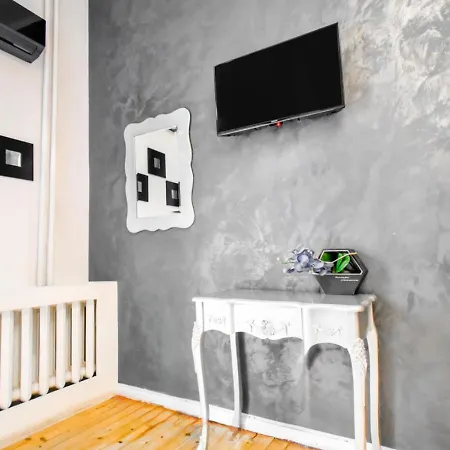 Dietro L Angolo, 2 Bath Sofie