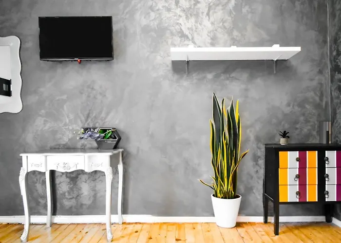 Dietro L Angolo, 2 Bath *